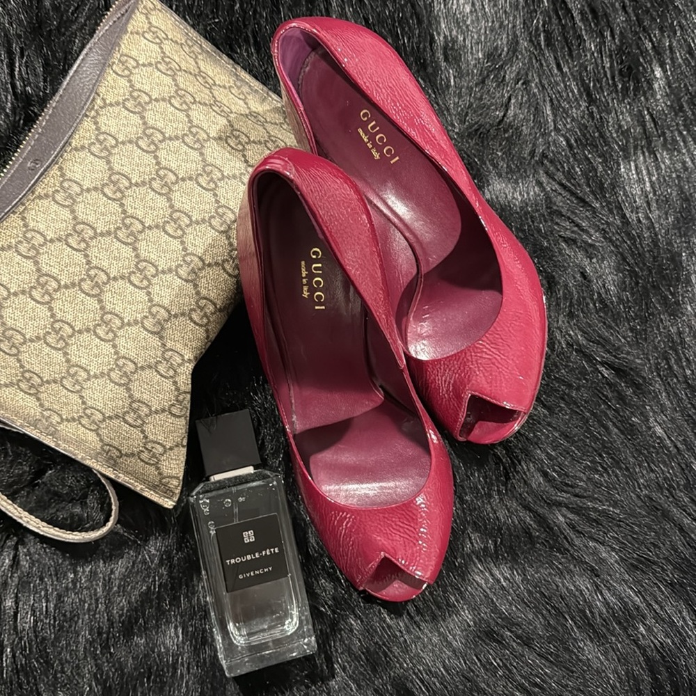 Gucci Women's Deep purple glossy Peep-Toe Heels